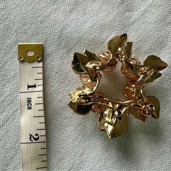 Vintage 40s-50s Pink‎ Moonglow Lucite Enamel Brooch - Picture 4 of 4